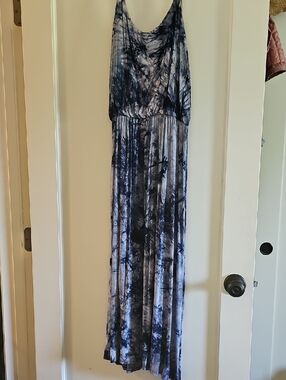 Olivia Rae Navy and White Tie-Dye Maxi Dress